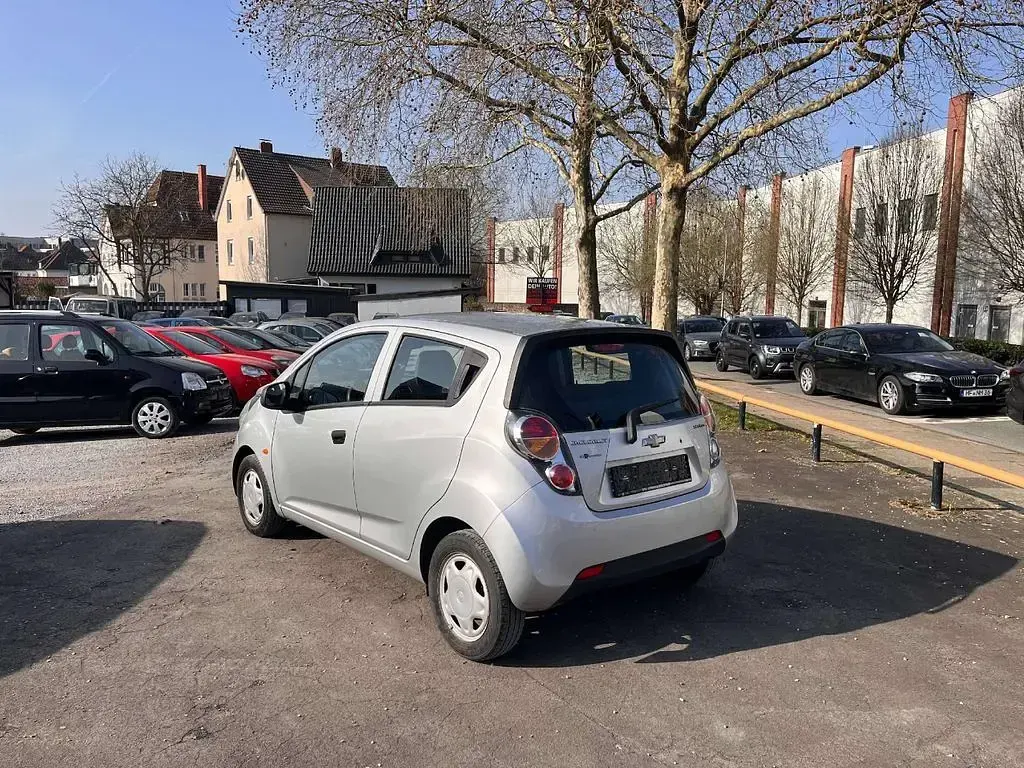 Gebraucht Chevrolet Spark 68 PS (50 kW) 2010 Argon silber/ice silver (m2) Kleinwagen