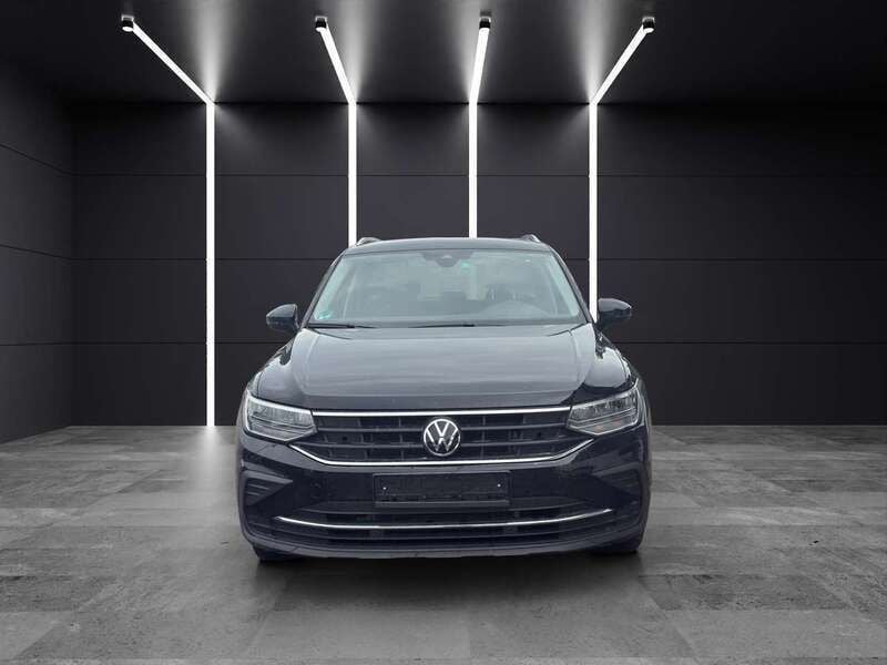 Deep black perleffekt Gebraucht 2023 VW Tiguan Active SUV | 19.990 € (Superpreis) - Bild 1/4