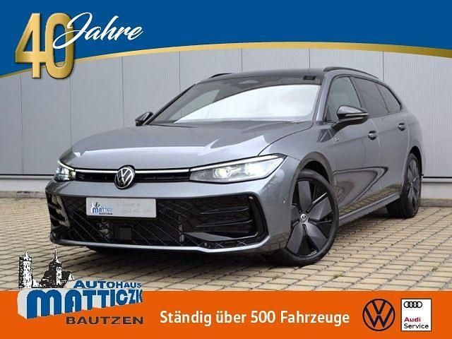Neu VW Passat R-line 193 PS (141 kW) 2025 Diabasgrau metallic / grenadi Kombi