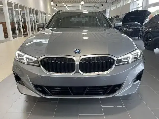 Gebraucht BMW 330e Sport Line 292 PS (214 kW) 2022 Grau Kombi