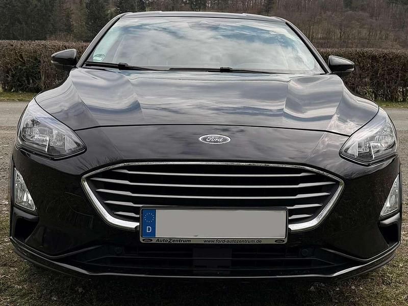 Second-hand Ford Focus 125 CP (91 kW) 2022 Negru Berlinǎ