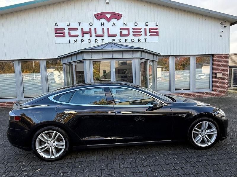 Schwarz Gebraucht 2016 Tesla Model S Kleinwagen | 19.900 € (Guter Preis) - Bild 1/4