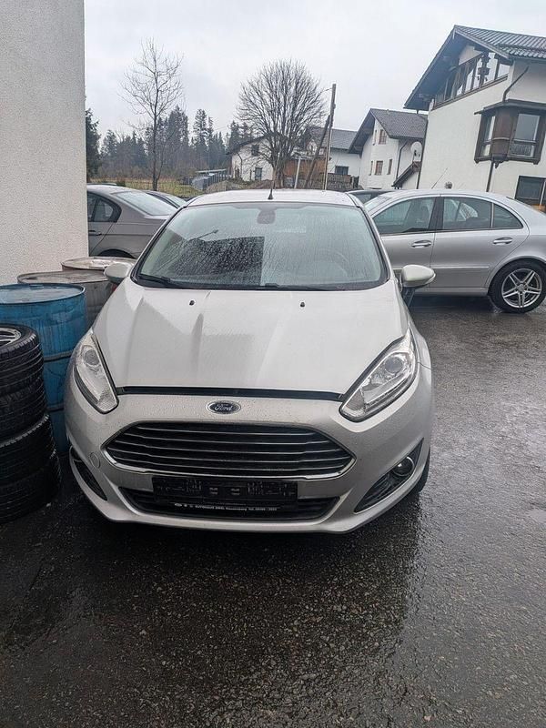 Gebraucht Ford Fiesta SYNC Edition 101 PS (74 kW) 2015 Silber Kleinwagen