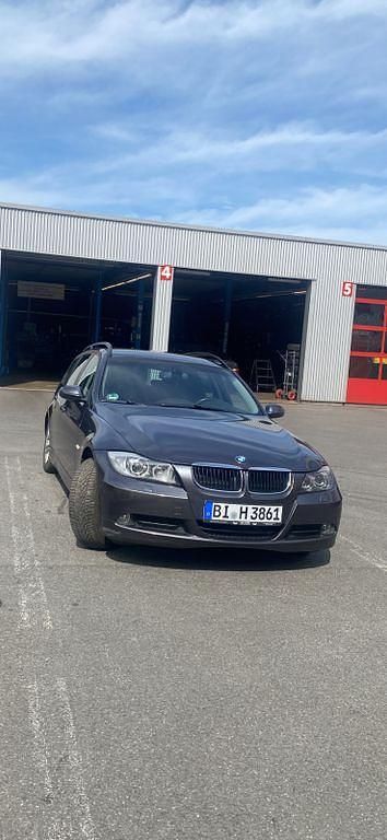 Gebraucht BMW 320 177 PS (130 kW) 2007 Grau Kombi