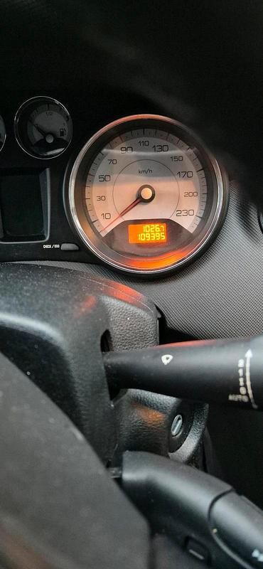 Gebraucht Peugeot 308 90 PS (66 kW) 2008 Grau Kleinwagen