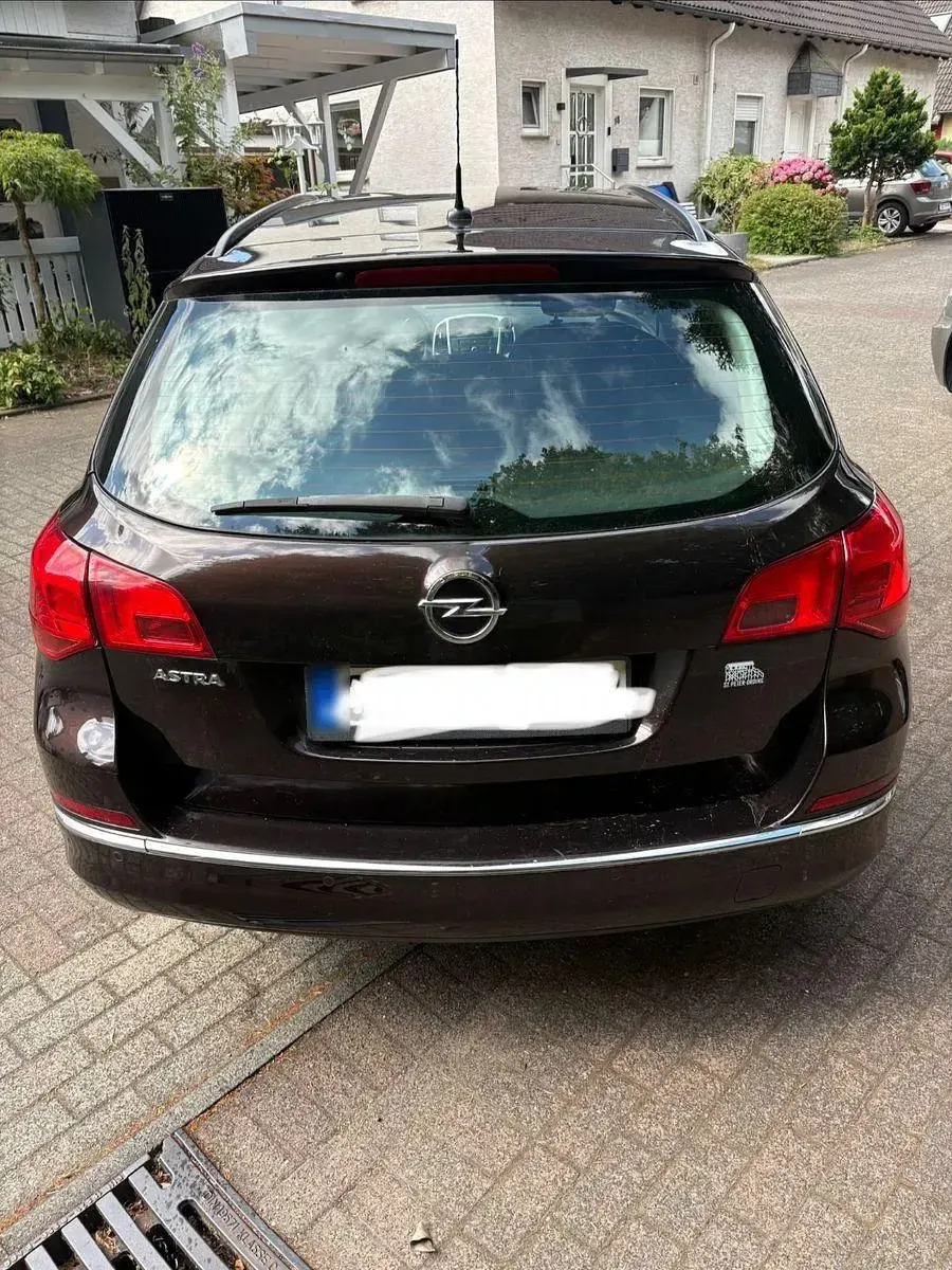 Gebraucht Opel Astra Energy 140 PS (102 kW) 2014 Braun Kombi