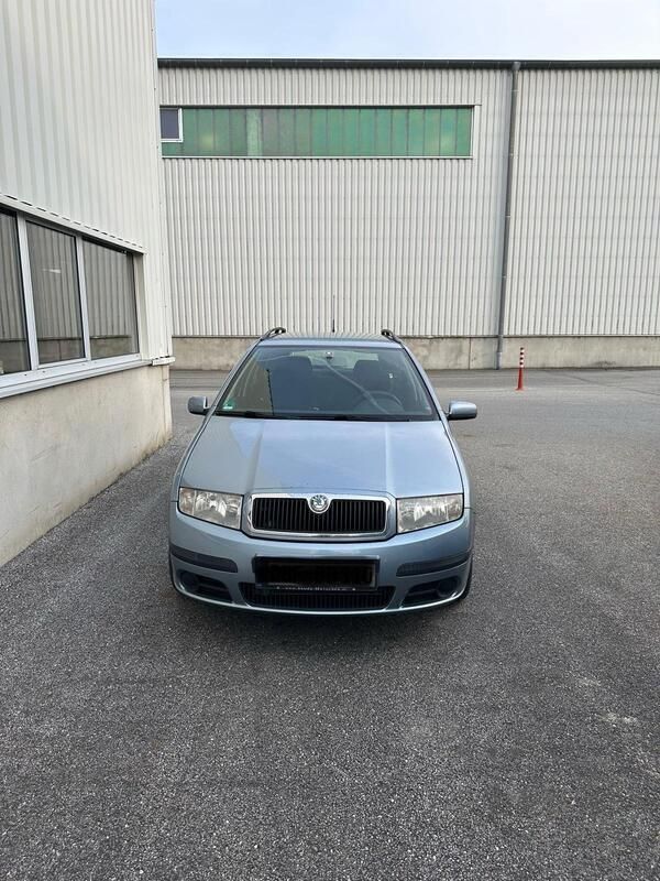Grau Gebraucht 2004 Skoda Fabia Kombi | 1.000 € (Fairer Preis) - Bild 1/4