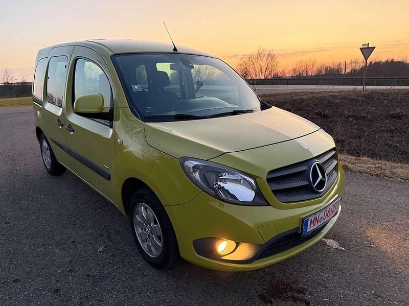 Pfeffergruen Gebraucht 2014 Mercedes Citan 112 Kombi | 7.400 € (Superpreis) - Bild 1/4