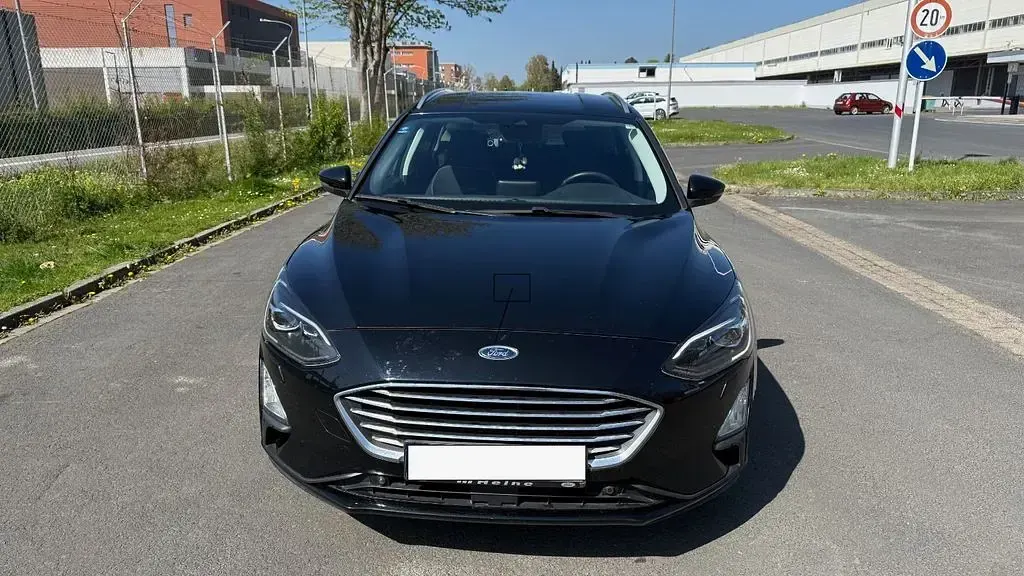Gebraucht Ford Focus Titanium 120 PS (88 kW) 2019 Schwarz Limousine