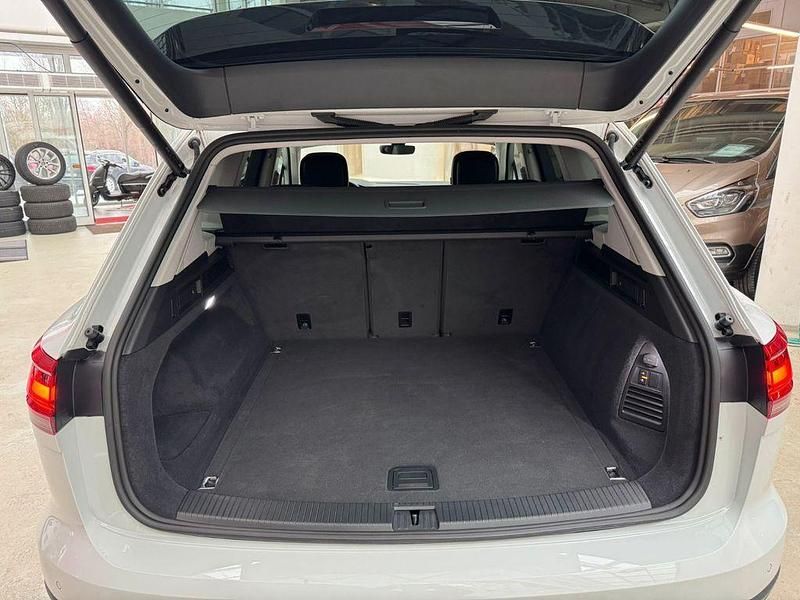 Gebraucht VW Touareg 231 PS (169 kW) 2022 Pure white SUV