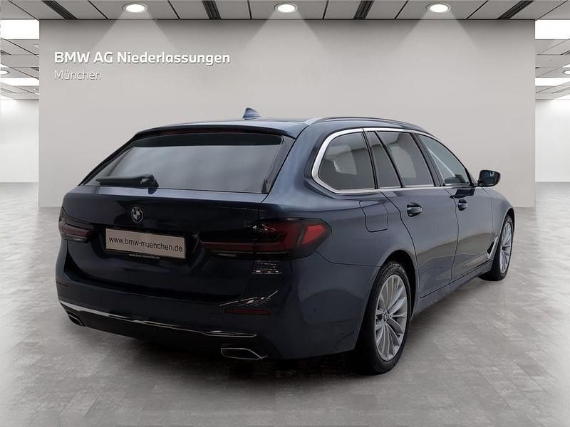 Gebraucht BMW 520 Sport Line 184 PS (135 kW) 2023 Blau Kombi