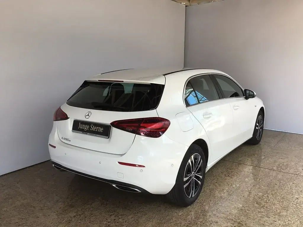 Gebraucht Mercedes A250 Advanced 218 PS (160 kW) 2025 Unilack polarweiß Limousine