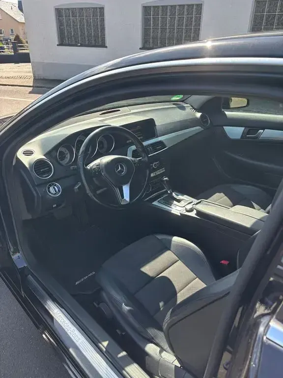 Gebraucht Mercedes C250 204 PS (150 kW) 2011 Schwarz Coupé