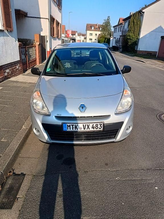 Gebraucht Renault Clio II Authentique 75 PS (55 kW) 2011 Silber Limousine
