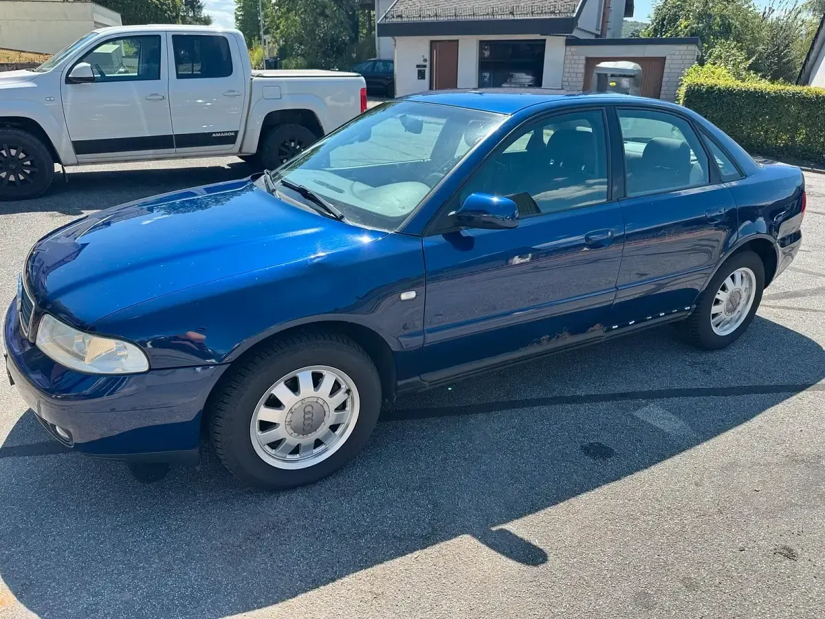 Gebraucht Audi A4 100 PS (73 kW) 1999 Blau Limousine
