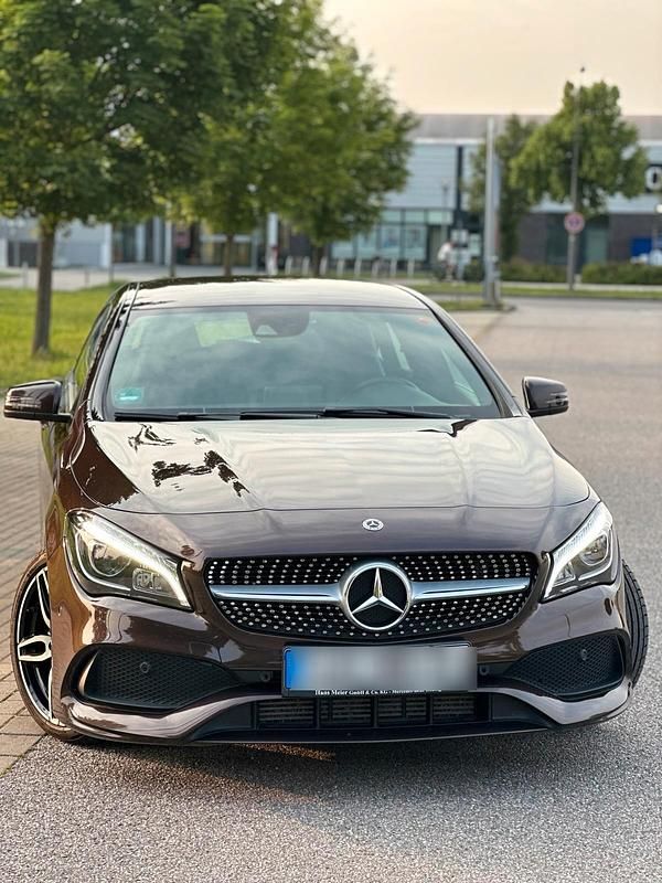 Braun Gebraucht 2018 Mercedes CLA220 AMG line Limousine | 17.900 € (Fairer Preis) - Bild 1/4
