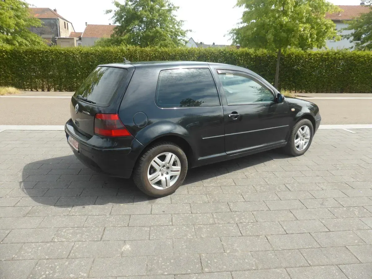 Gebraucht VW Golf IV 100 PS (73 kW) 1998 Schwarz Kleinwagen