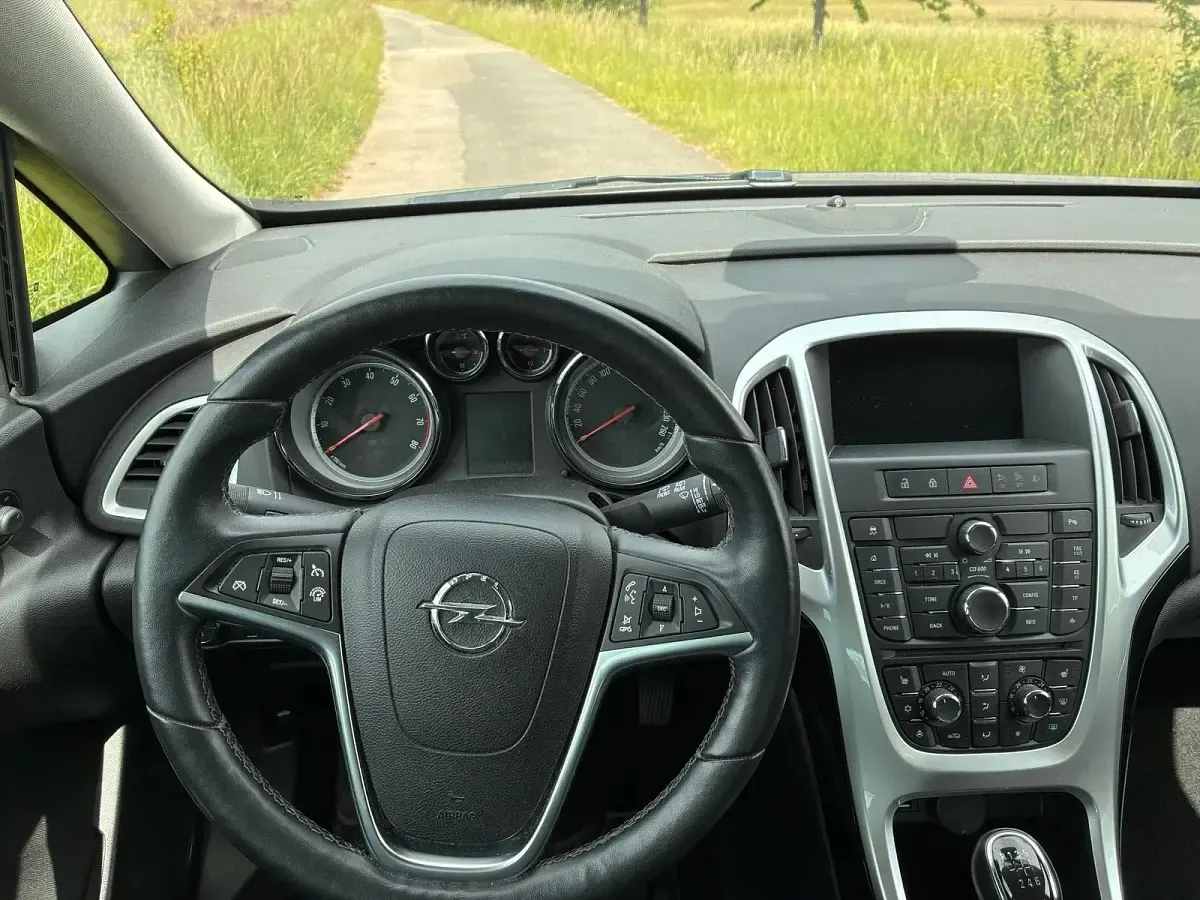 Gebraucht Opel Astra 120 PS (88 kW) 2015 Schwarz Limousine