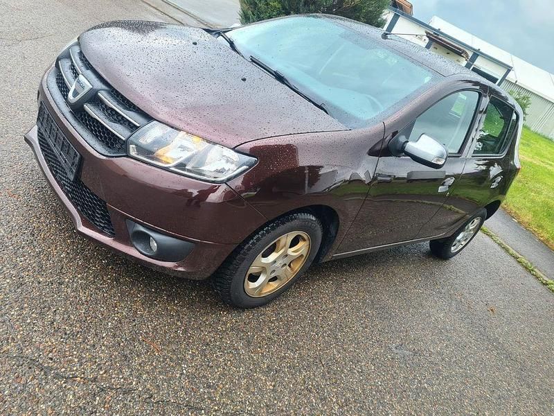 Braun Gebraucht 2016 Dacia Sandero Lauréate Kleinwagen | 5.500 € (Fairer Preis) - Bild 1/4