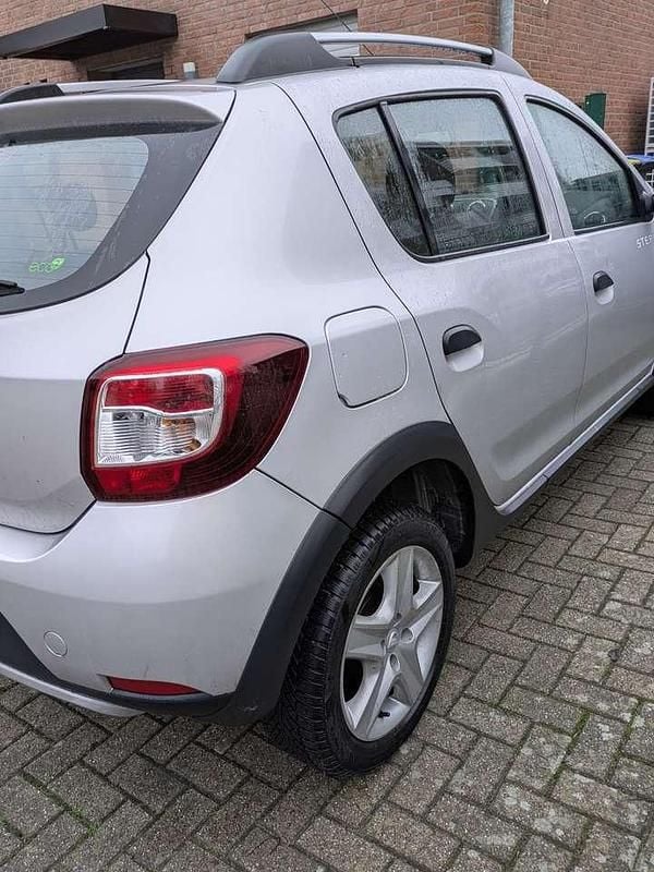 Gebraucht Dacia Sandero Prestige 90 PS (66 kW) 2015 Grau Limousine