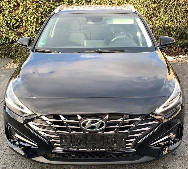 Gebraucht Hyundai i30 120 PS (88 kW) 2024 Schwarz Kombi