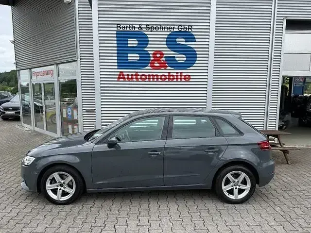Gebraucht Audi A3 Basis 116 PS (85 kW) 2018 Grau Limousine
