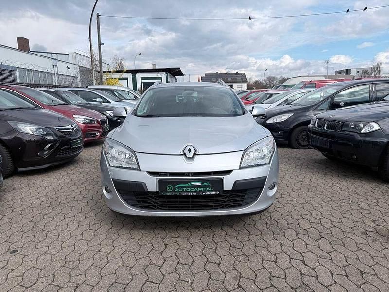 Gebraucht Renault Mégane III Dynamique 110 PS (80 kW) 2011 Silber Limousine