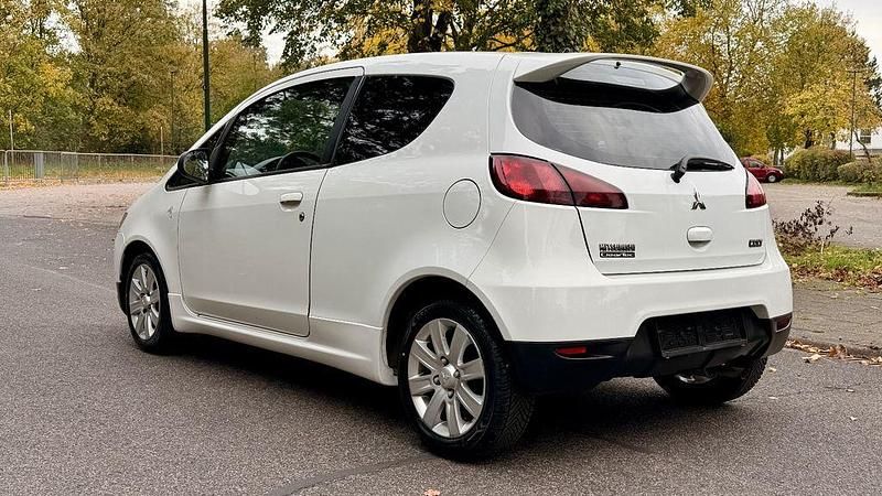 Gebraucht Mitsubishi Colt 75 PS (55 kW) 2010 Weiß Kleinwagen