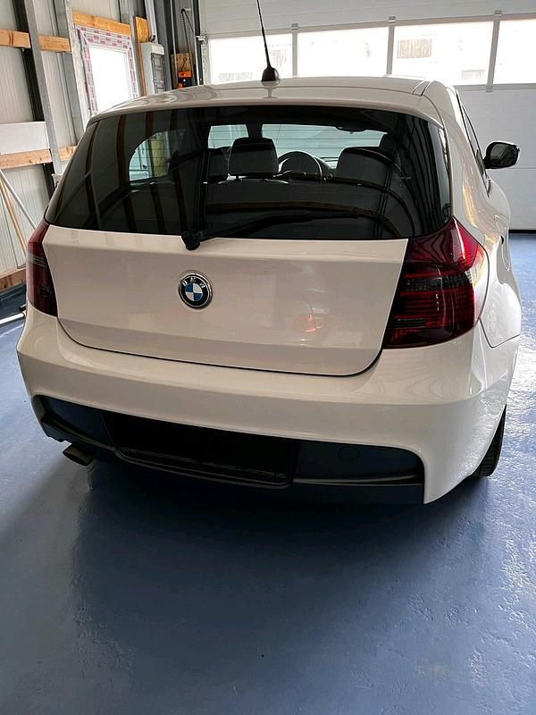 Weiß Gebraucht 2010 BMW 120 Coupé M Sport Coupé | 5.999 € (Guter Preis) - Bild 1/4