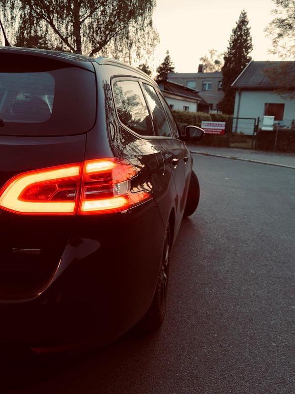 Gebraucht Peugeot 308 110 PS (80 kW) 2016 Blau Limousine