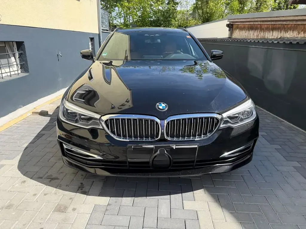 Gebraucht BMW 520 Luxury Line 190 PS (139 kW) 2018 Schwarz Kombi