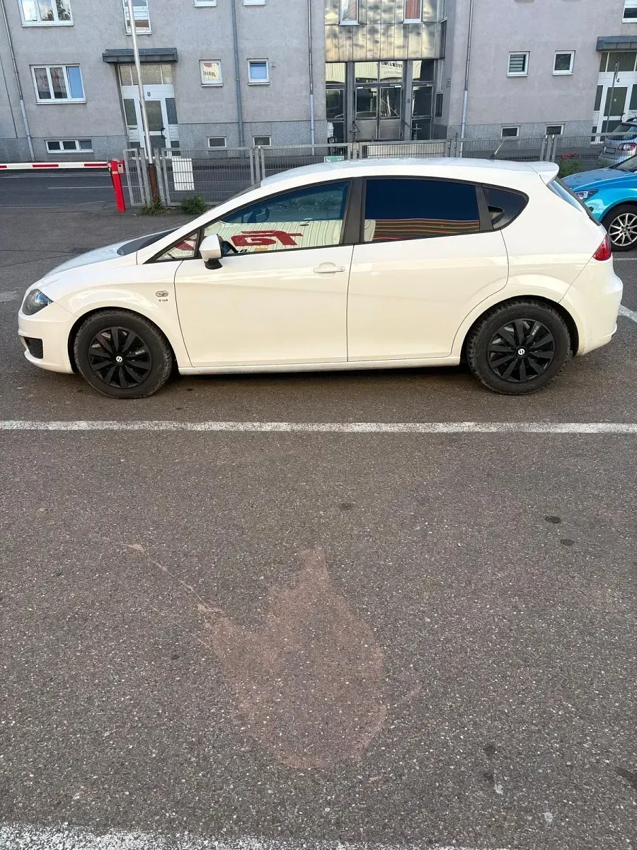Używany Seat Leon 125 KM (91 kW) 2011 Biały Hatchback