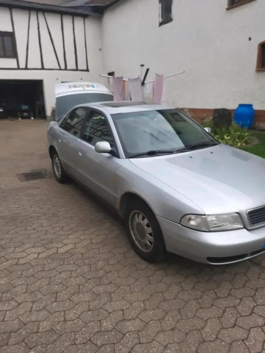 Używany Audi A4 110 KM (80 kW) 1997 Srebrny Sedan/Limuzyna