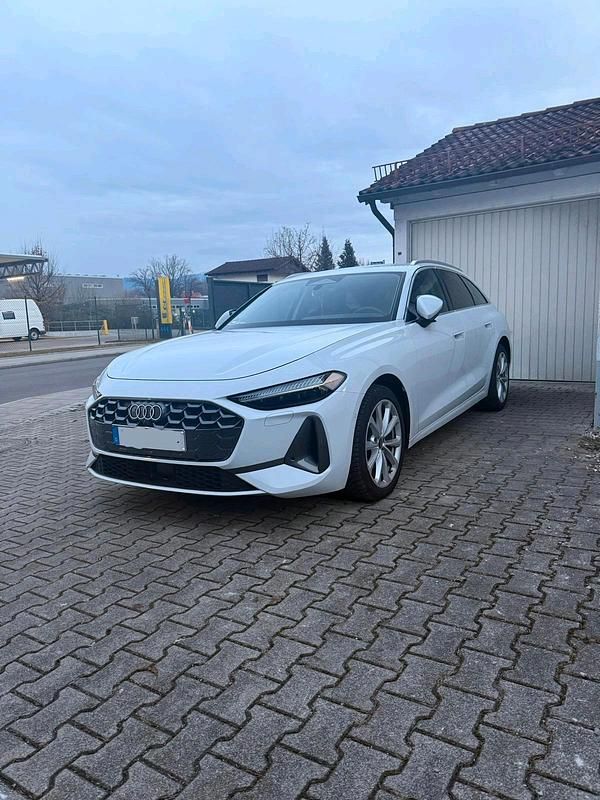 Weiß Gebraucht 2025 Audi A5 Advanced Kombi | 43.700 € (Fairer Preis) - Bild 1/4