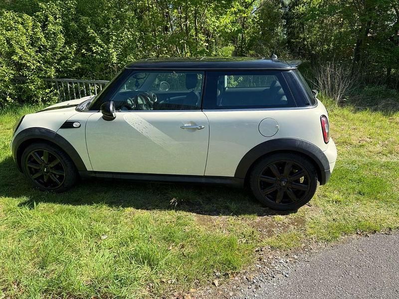 Weiß Gebraucht 2007 Mini Cooper Kleinwagen | 2.550 € (Superpreis) - Bild 1/4