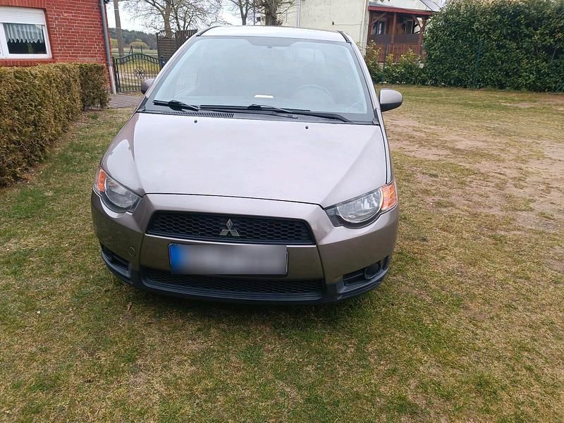 Gebraucht Mitsubishi Colt 95 PS (69 kW) 2011 Grau Kleinwagen