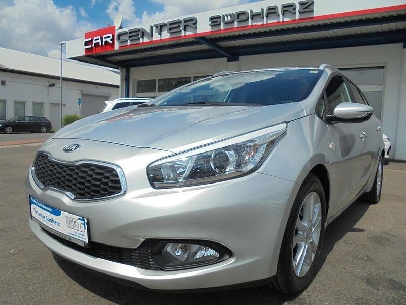 Silber Gebraucht 2016 Kia Ceed Sportswagon Edition 7 Kombi | 10.199 € (Fairer Preis) - Bild 1/4