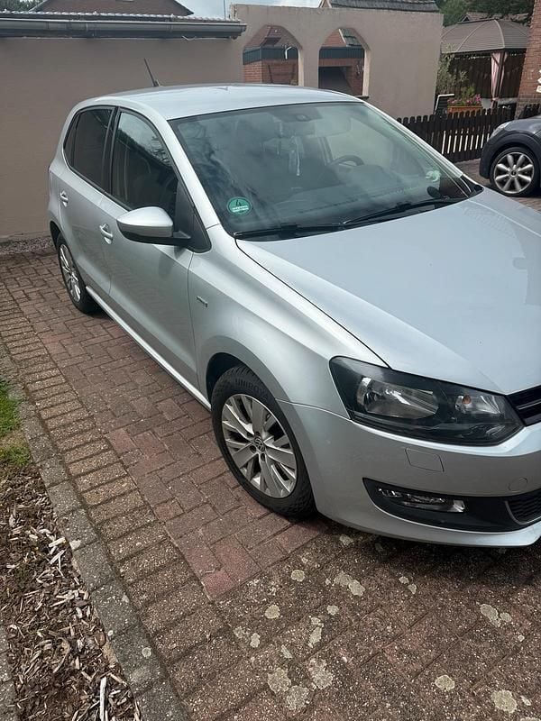 Silber Gebraucht 2013 VW Polo Life Kleinwagen | 5.800 € (Superpreis) - Bild 1/4