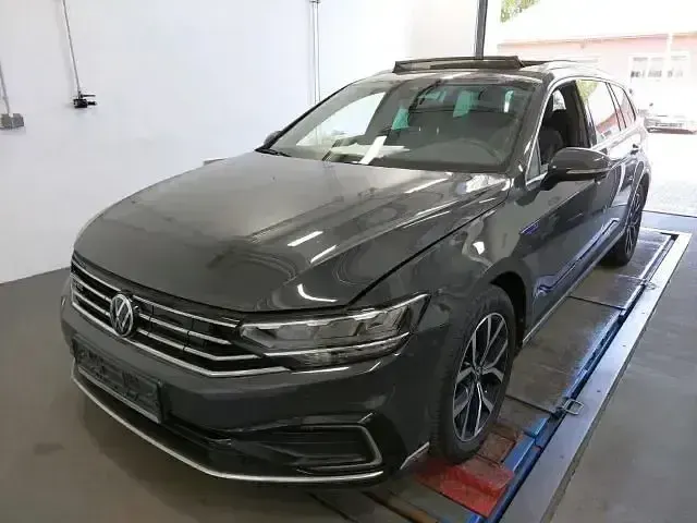 Gebraucht VW Passat GTE 218 PS (160 kW) 2021 Uranograu Kombi