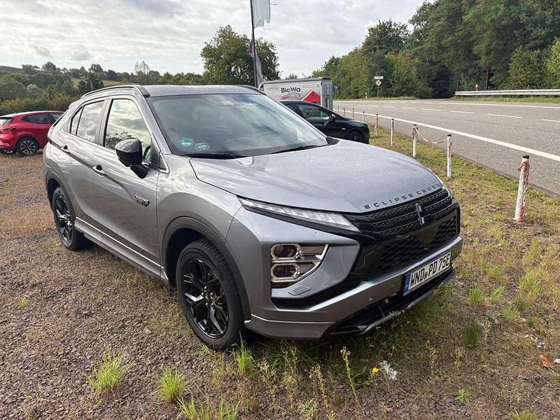 Grau Gebraucht 2022 Mitsubishi Eclipse Cross SUV | 23.690 € (Fairer Preis) - Bild 1/4