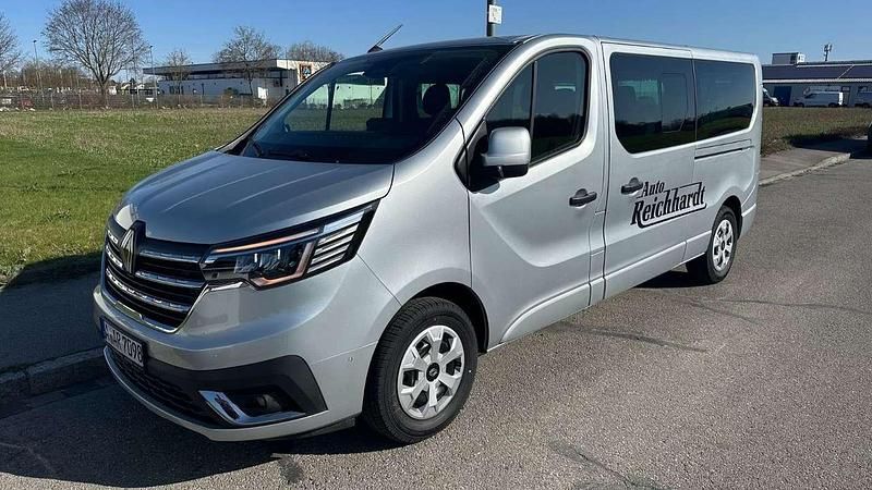 Highland grey Gebraucht 2025 Renault Trafic Life Van / Kleinbus | 35.900 € (Fairer Preis) - Bild 1/4