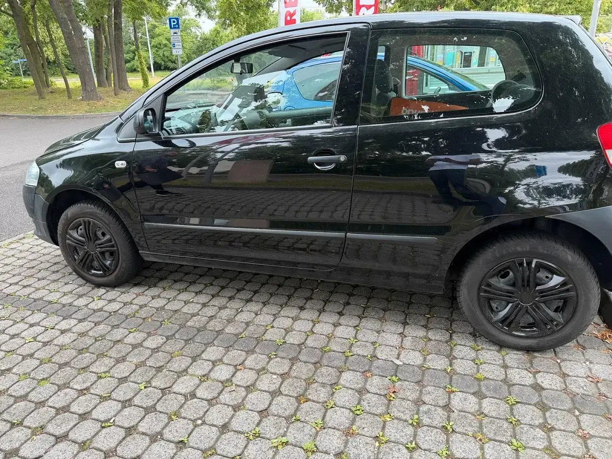 Gebraucht VW Fox 60 PS (44 kW) 2008 Schwarz Kleinwagen