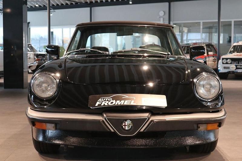Gebraucht Alfa Romeo Spider 116 PS (85 kW) 1986 Schwarz Cabrio