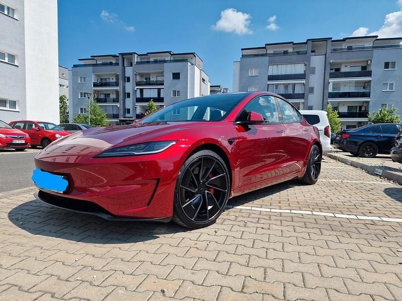 Rot Gebraucht 2024 Tesla Model 3 Performance Limousine | 51.990 € (Etwas zu teuer) - Bild 1/4