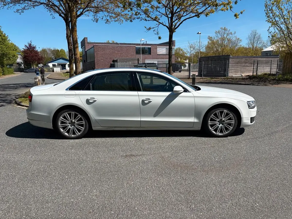 Gebraucht Audi A8L 333 PS (244 kW) 2015 Weiß Limousine