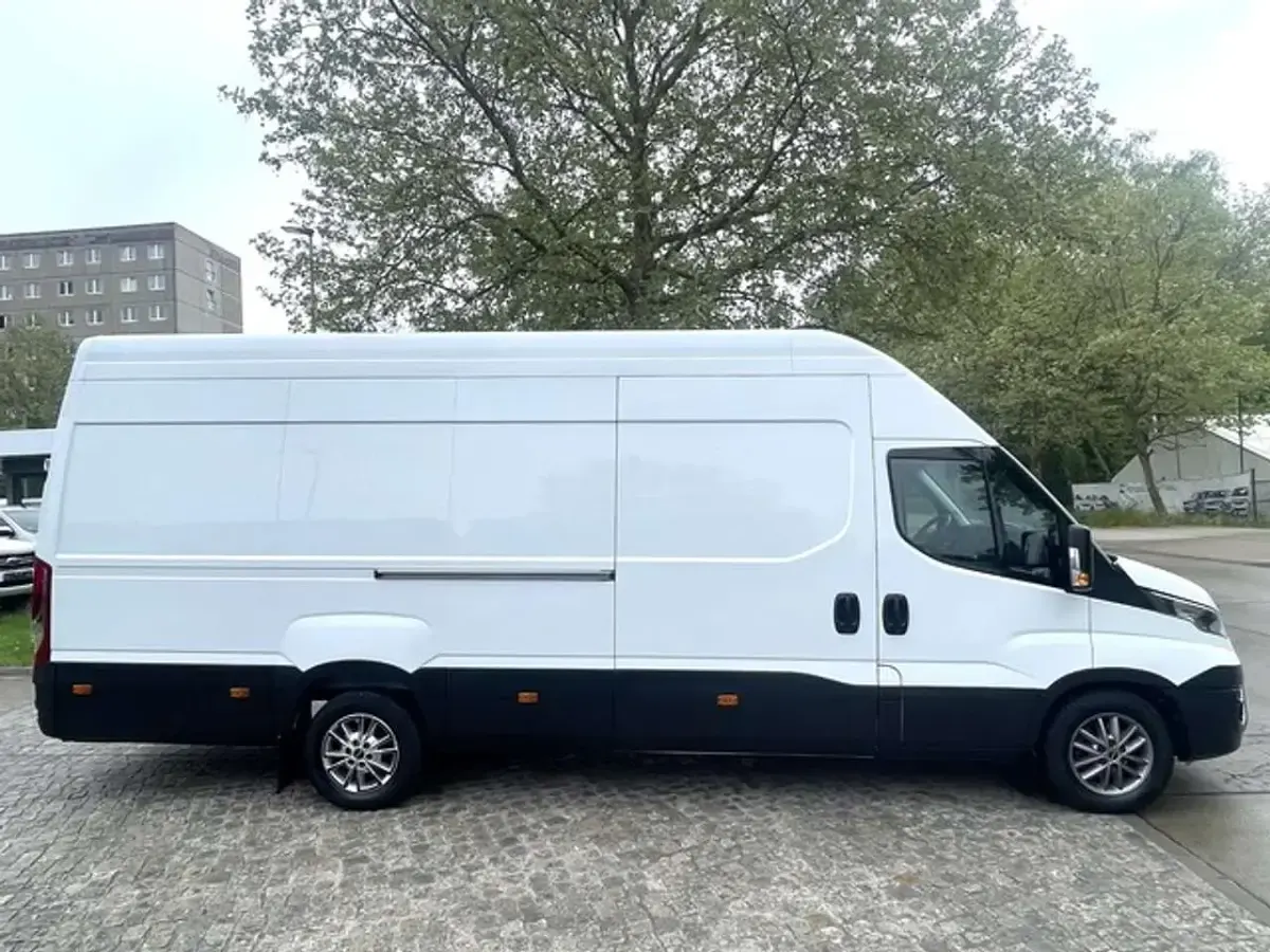 Gebraucht Iveco Daily 179 PS (131 kW) 2019 Schwarz Van