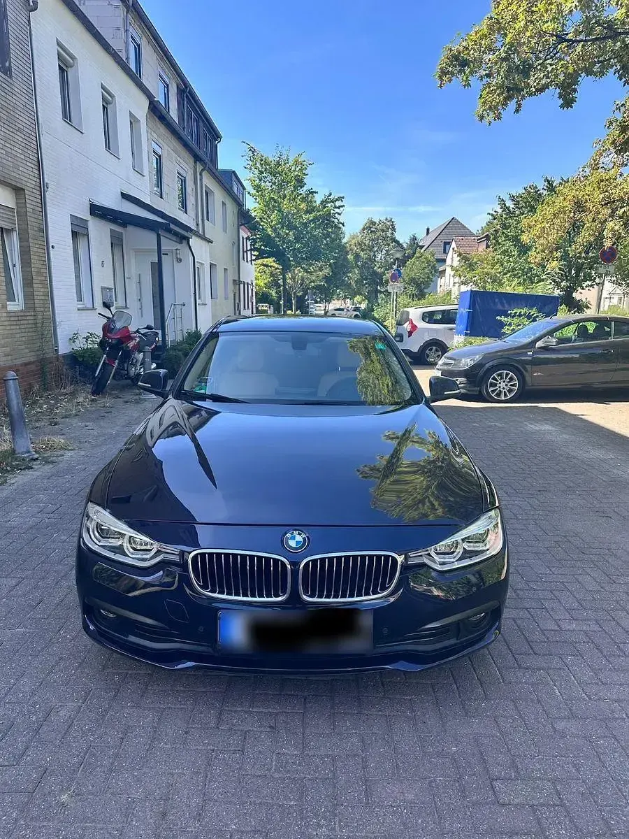 Gebraucht BMW 320 Sport Line 184 PS (135 kW) 2016 Blau Limousine