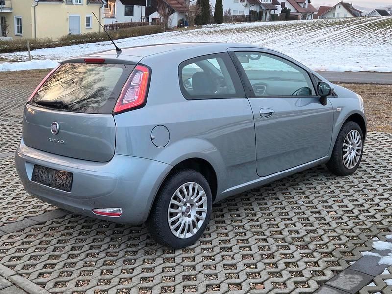 Gebraucht Fiat Punto 78 PS (57 kW) 2012 Grau Kleinwagen
