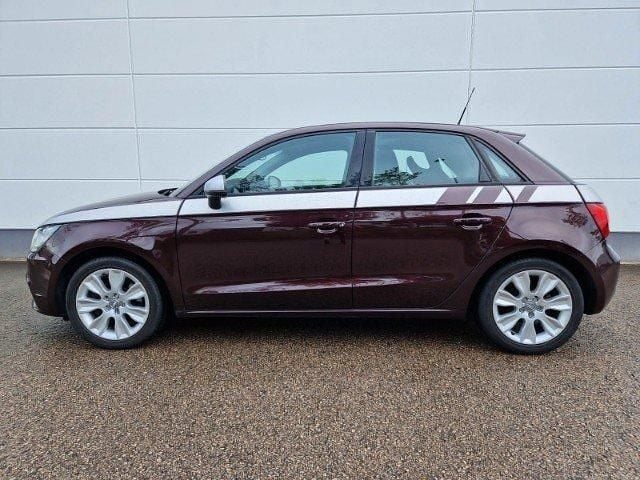 Violett metallic Gebraucht 2011 Audi A1 Ambition Kleinwagen | 3.200 € - Bild 1/4