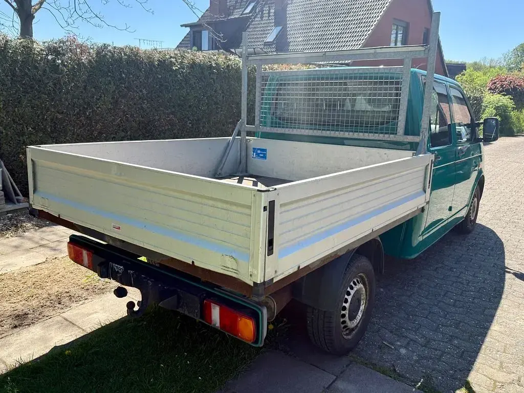Second-hand VW Transporter 102 CP (75 kW) 2007 Verde Van